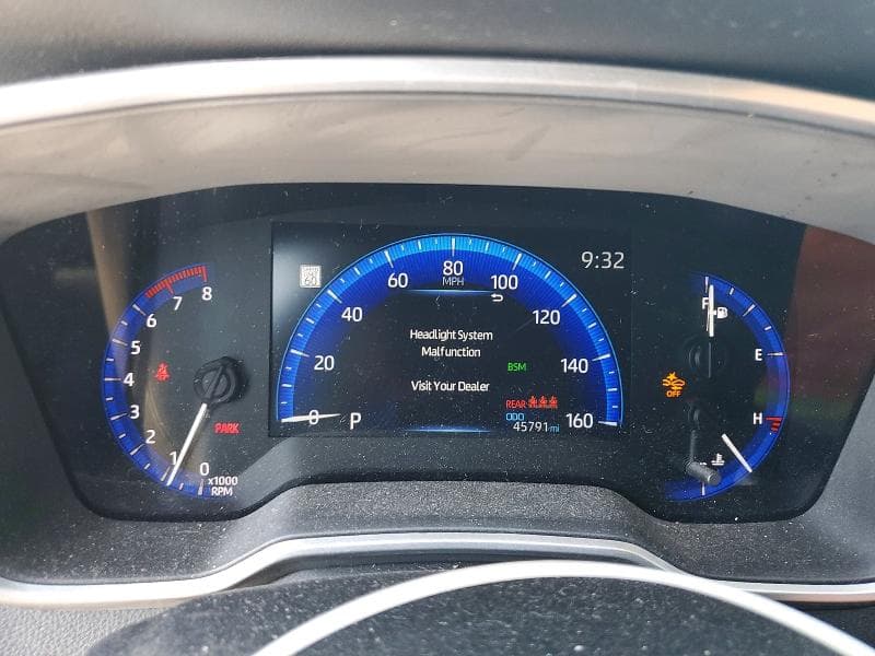 2021 TOYOTA COROLLA XLE 9