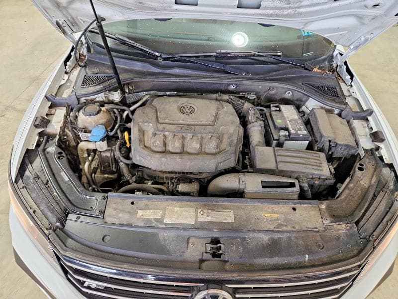 2018 VOLKSWAGEN PASSAT S S 11