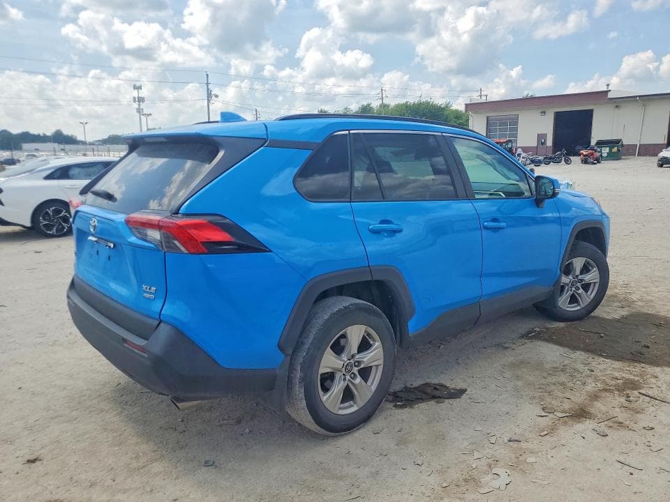 2020 TOYOTA RAV4 XLE 3