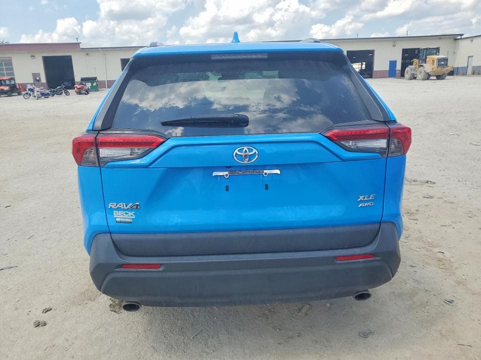 2020 TOYOTA RAV4 XLE 6