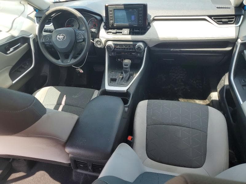 2020 TOYOTA RAV4 XLE 8