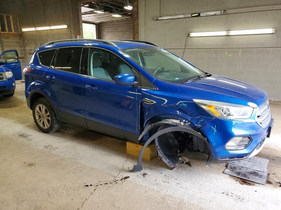 2017 FORD ESCAPE SE 4