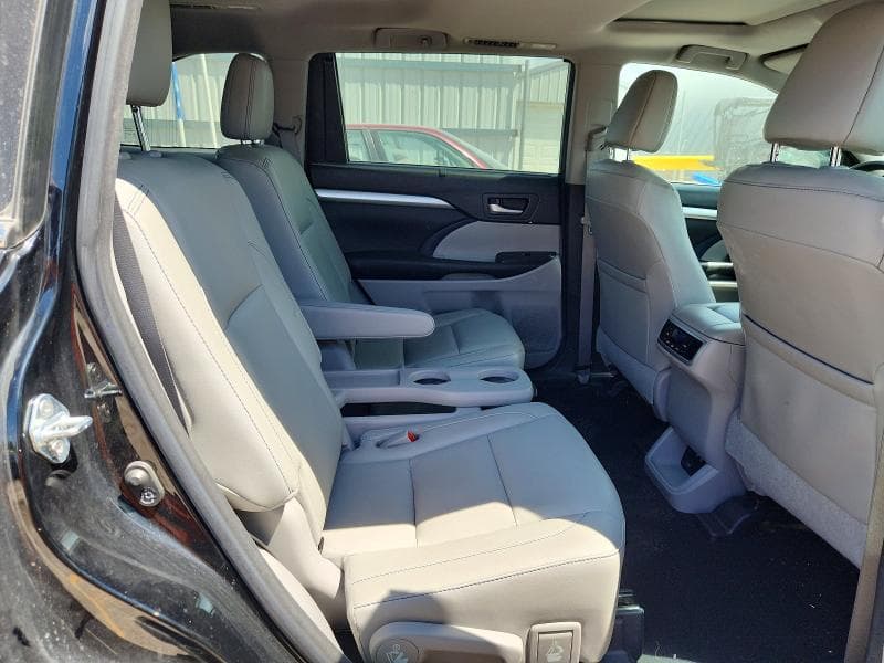 2017 TOYOTA HIGHLANDER XLE 11
