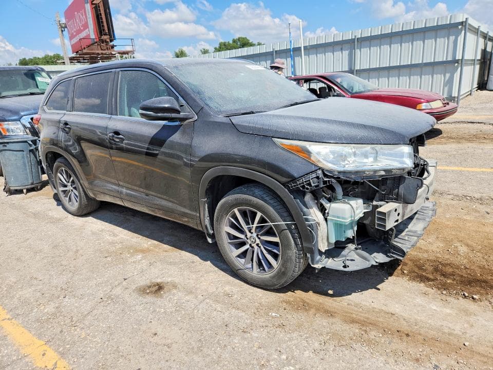 2017 TOYOTA HIGHLANDER XLE 4