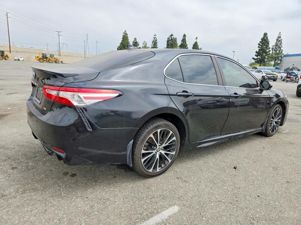 2020 TOYOTA CAMRY SE 3
