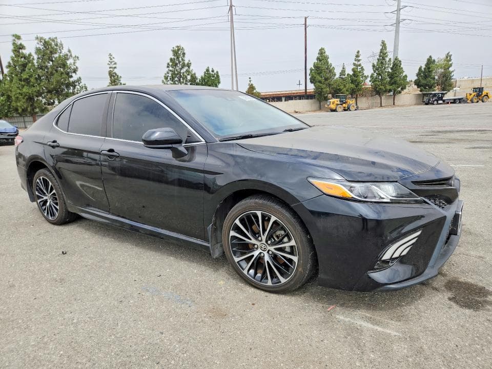 2020 TOYOTA CAMRY SE 4