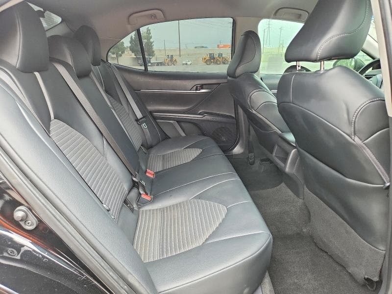 2020 TOYOTA CAMRY SE 10