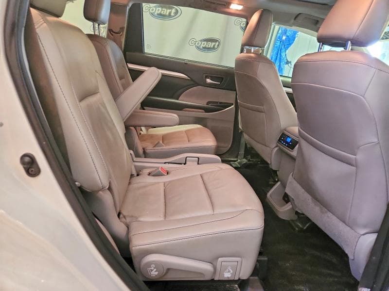 2019 TOYOTA HIGHLANDER XLE 11