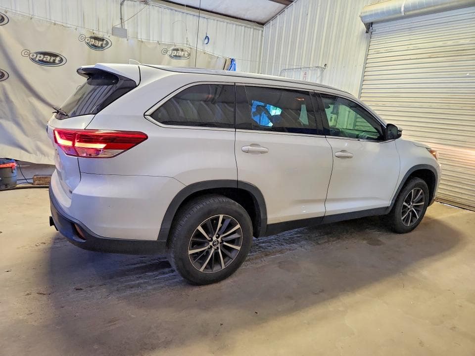2019 TOYOTA HIGHLANDER XLE 3