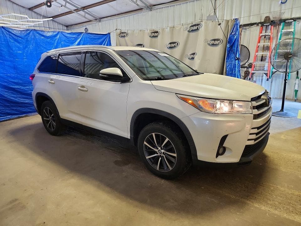 2019 TOYOTA HIGHLANDER XLE 4