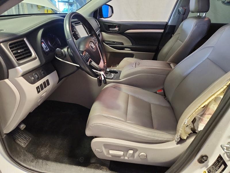 2019 TOYOTA HIGHLANDER XLE 7