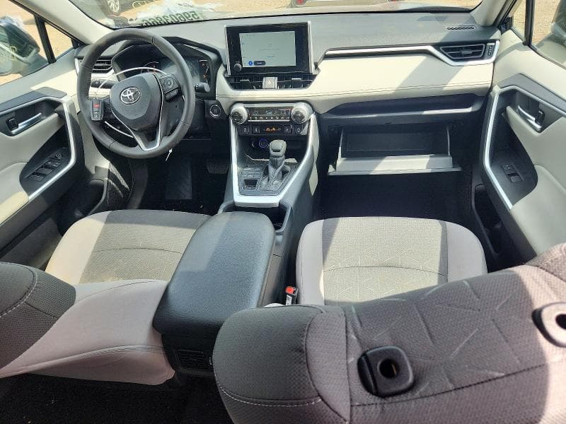 2025 TOYOTA RAV4 XLE XLE 8