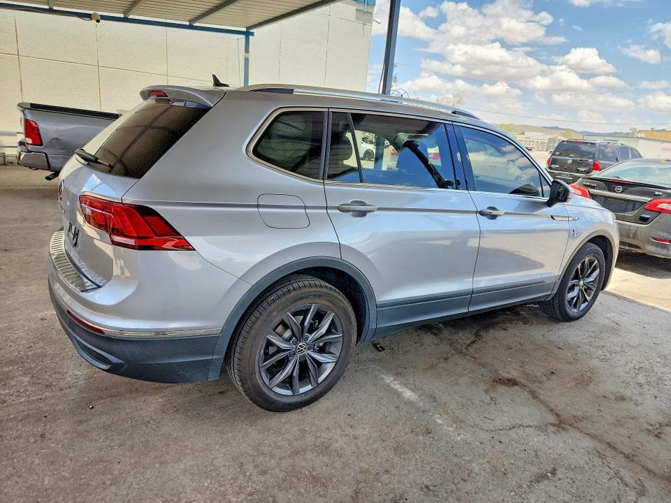 2023 VOLKSWAGEN TIGUAN SE 3