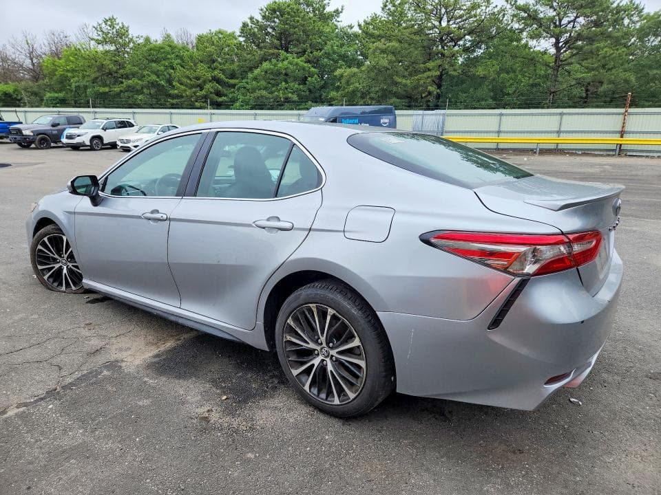 2018 TOYOTA CAMRY SE 2