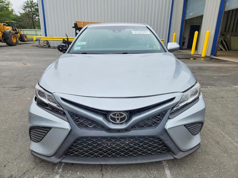 2018 TOYOTA CAMRY SE 5