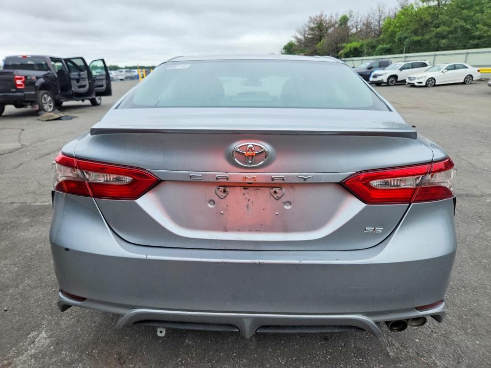 2018 TOYOTA CAMRY SE 6