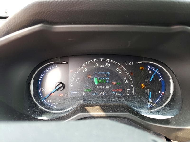 2025 TOYOTA RAV4 HYBRID XLE 9