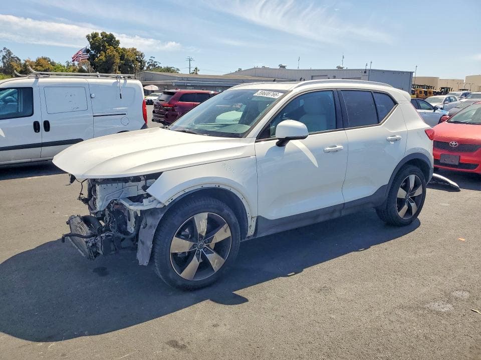 2019 VOLVO XC40 T5 MOMENTUM T5 MOMENTUM - 1