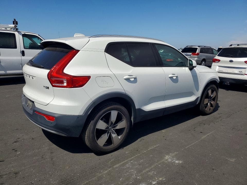 2019 VOLVO XC40 T5 MOMENTUM T5 MOMENTUM 4