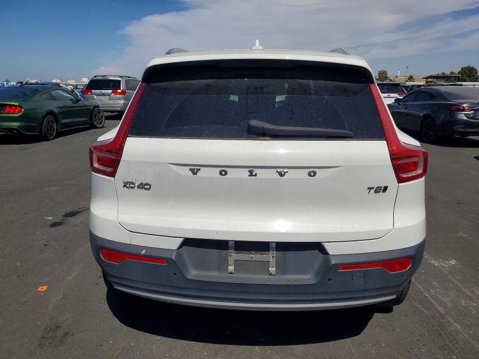 2019 VOLVO XC40 T5 MOMENTUM T5 MOMENTUM 7