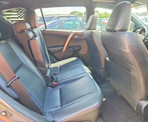 2017 TOYOTA RAV4 SE SE 11