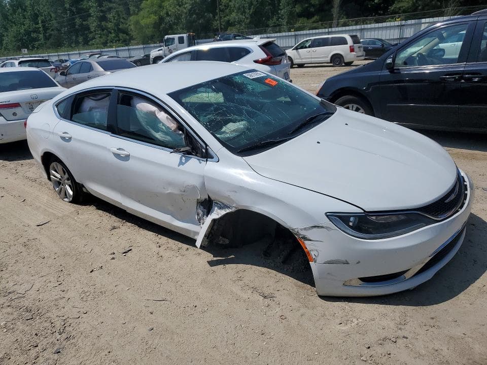 2016 CHRYSLER 200 4