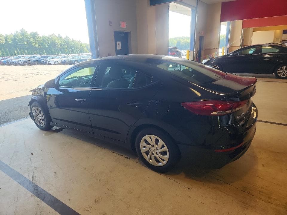 2018 HYUNDAI ELANTRA SE 2