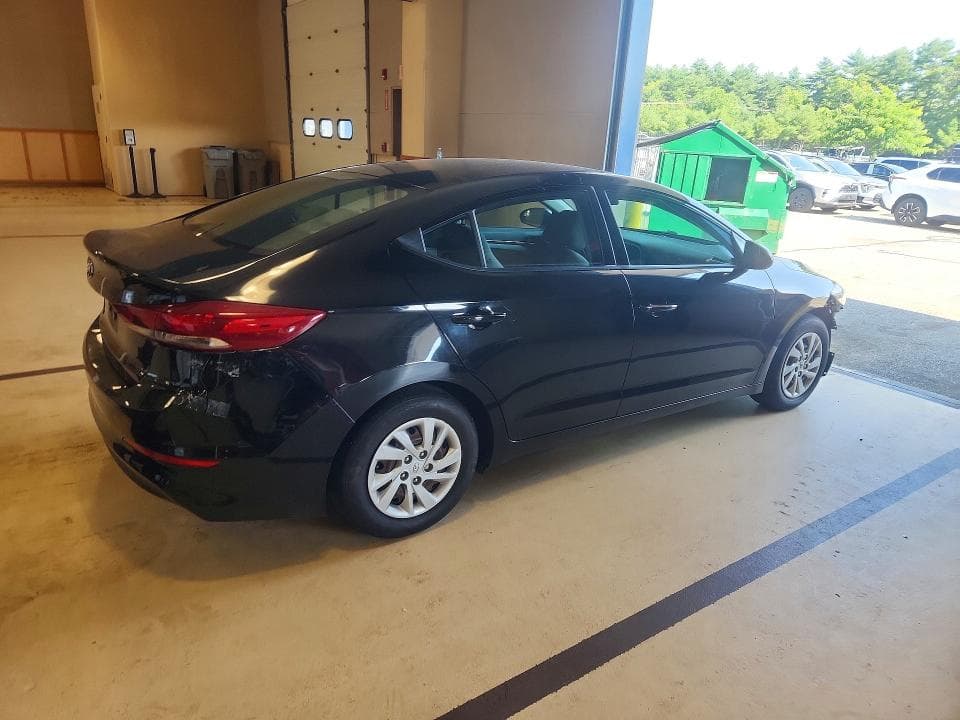 2018 HYUNDAI ELANTRA SE 3