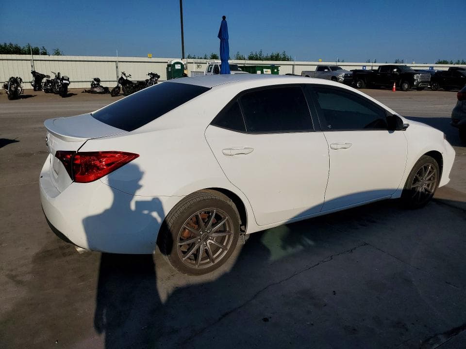 2017 TOYOTA COROLLA SE SE 3