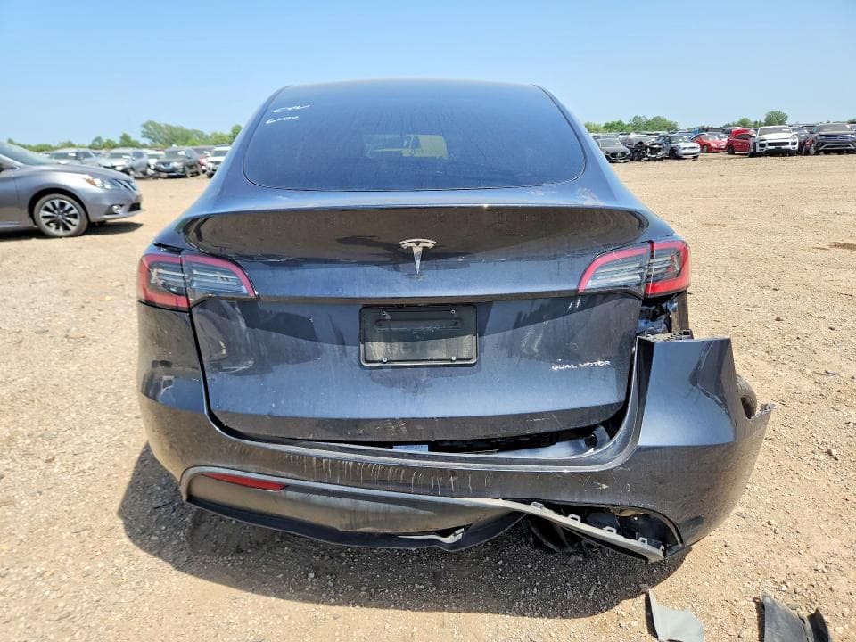 2024 TESLA MODEL Y 6