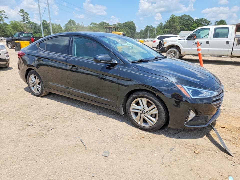 2020 HYUNDAI ELANTRA SEL 4