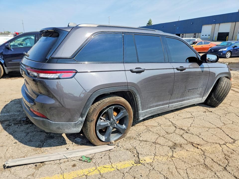 2025 JEEP GRAND CHEROKEE LAREDO 3