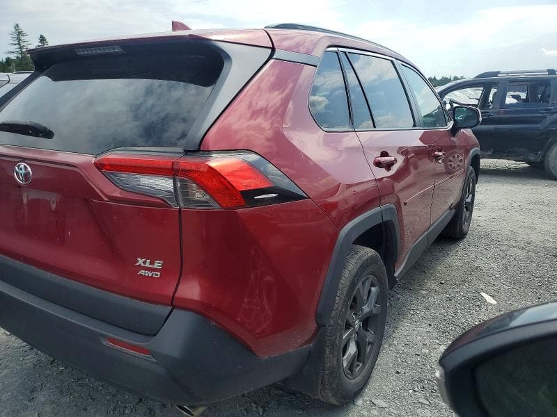 2020 TOYOTA RAV4 XLE 3
