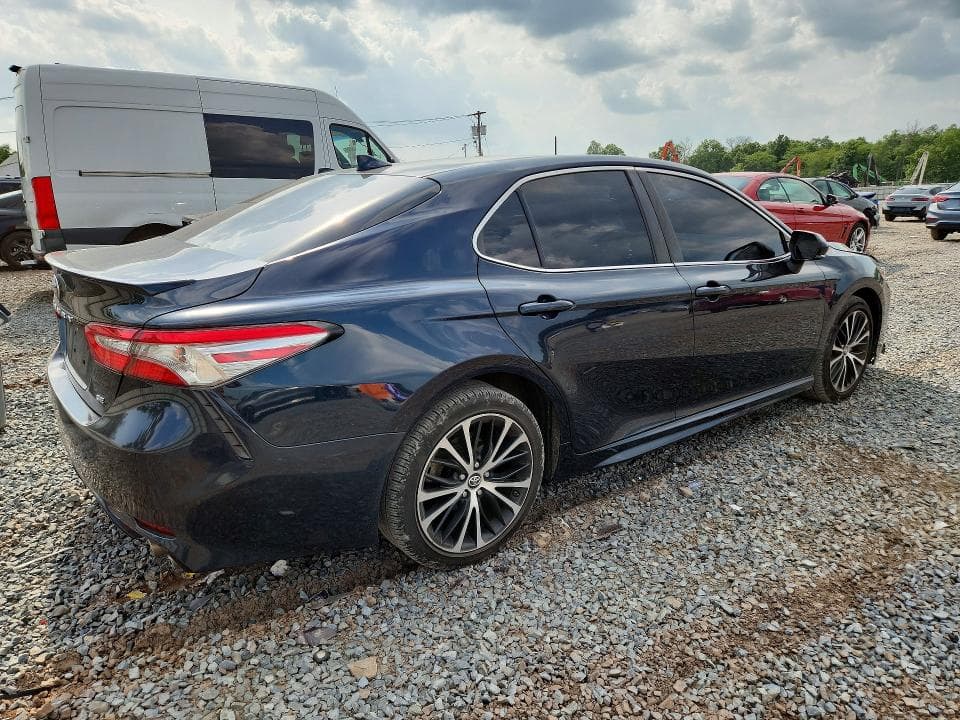 2019 TOYOTA CAMRY SE 3
