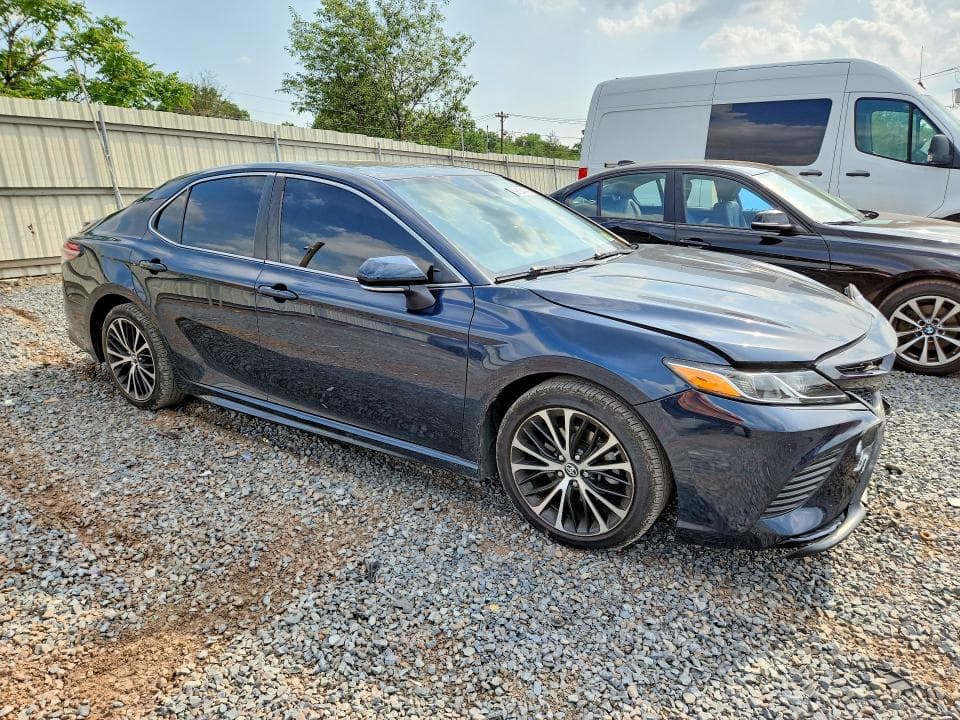 2019 TOYOTA CAMRY SE 4