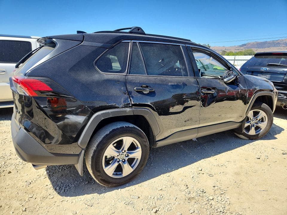 2024 TOYOTA RAV4 XLE 3