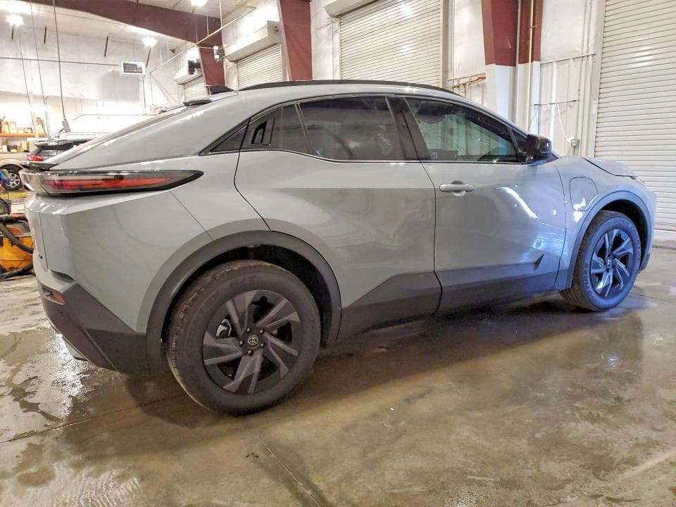 2026 TOYOTA C-HR SE 3
