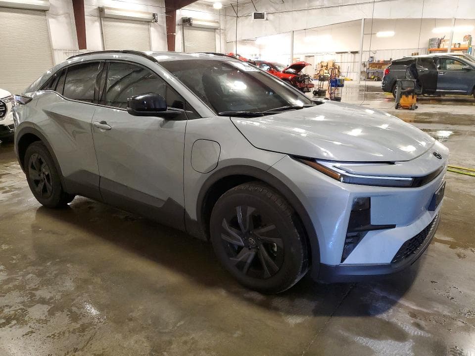 2026 TOYOTA C-HR SE 4