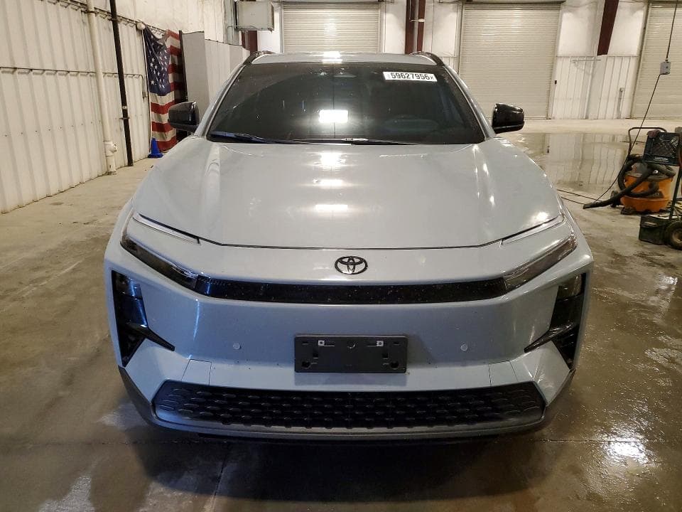 2026 TOYOTA C-HR SE 5