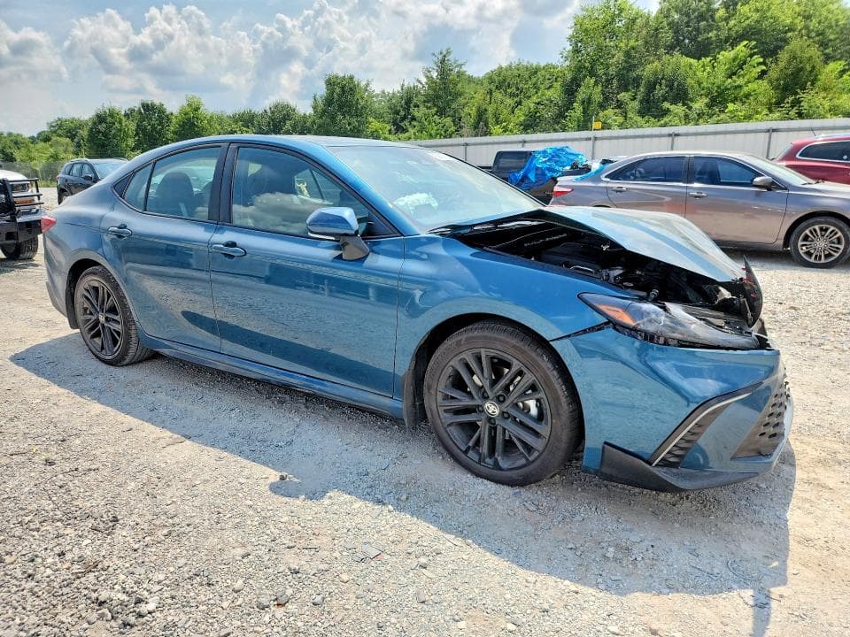 2026 TOYOTA CAMRY SE 4