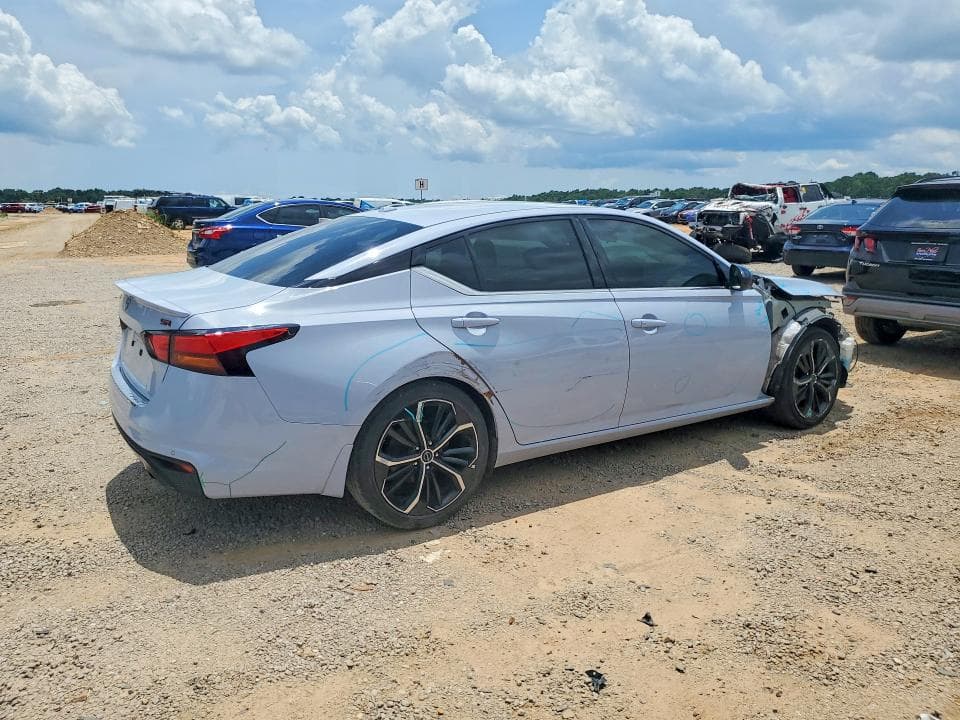 2023 NISSAN ALTIMA SR 3