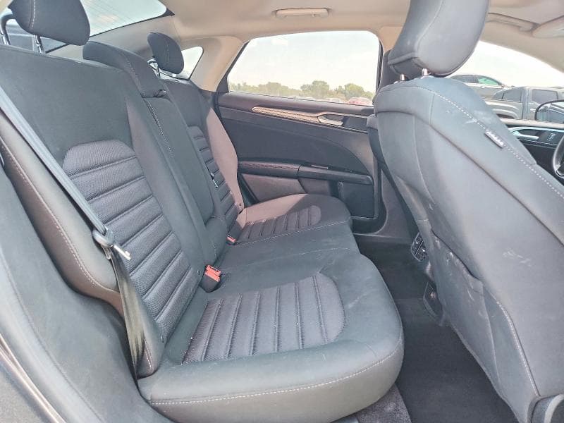 2017 FORD FUSION SE 10