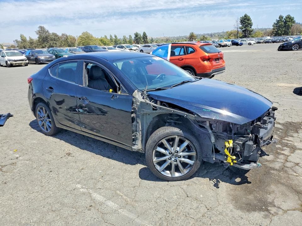 2018 MAZDA 3 TOURING 4