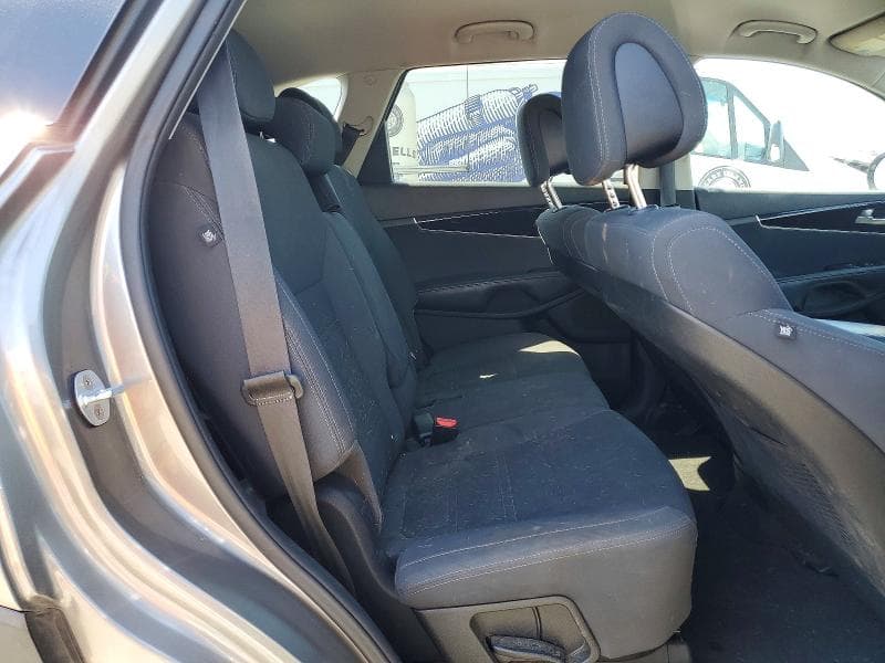 2017 KIA SORENTO LX V6 11