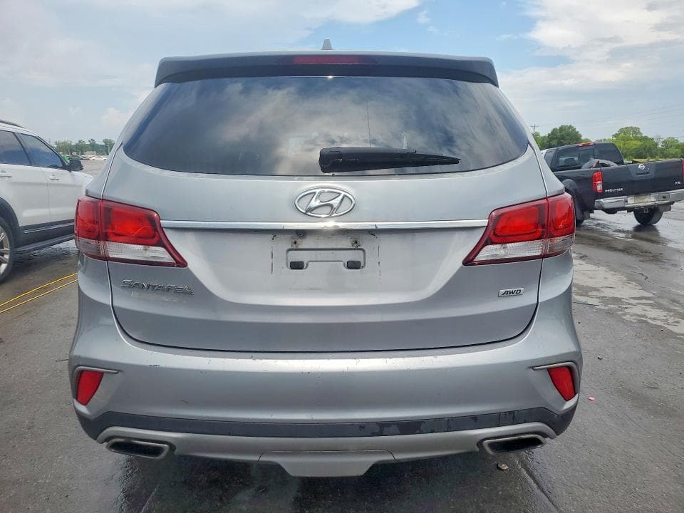2018 HYUNDAI SANTA FE SE 6