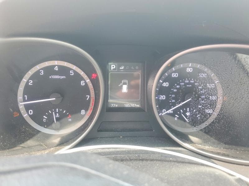 2018 HYUNDAI SANTA FE SE 9