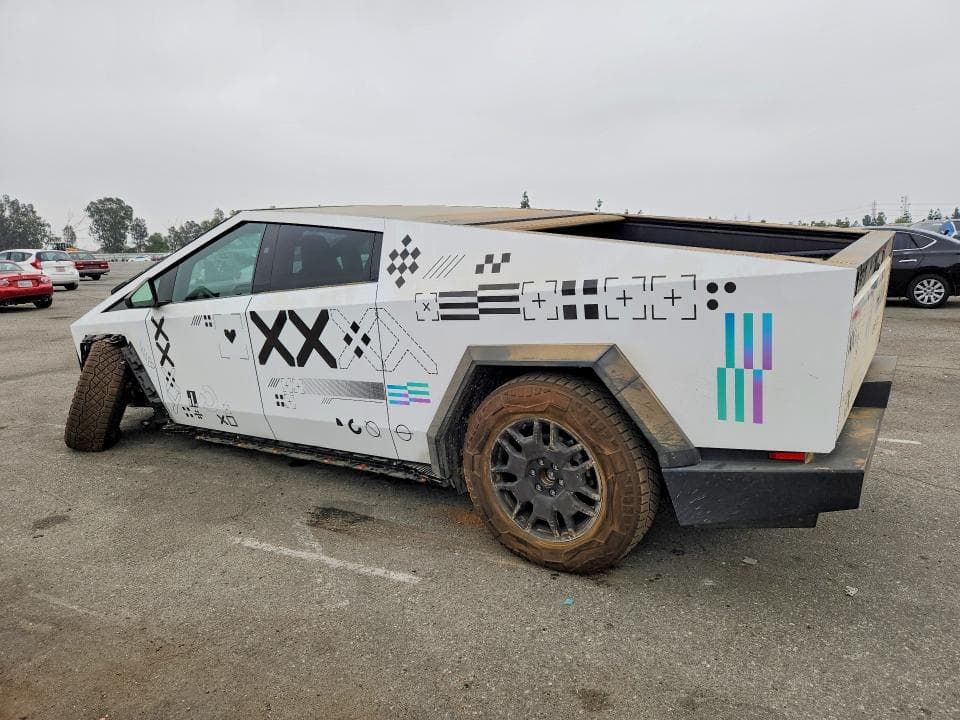 2024 TESLA CYBERTRUCK 2