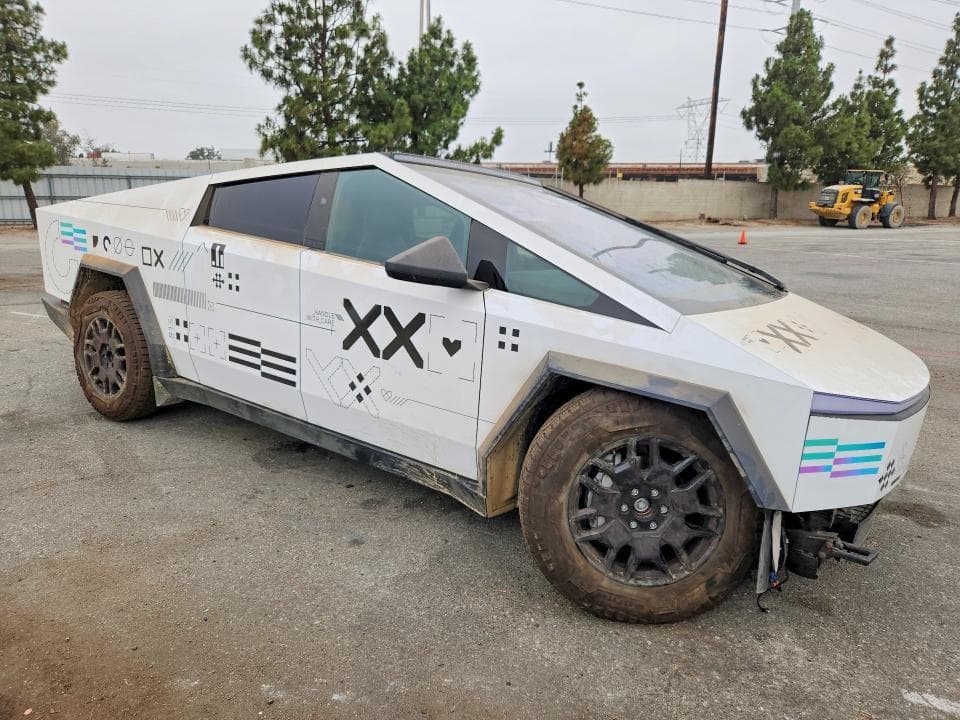 2024 TESLA CYBERTRUCK 4