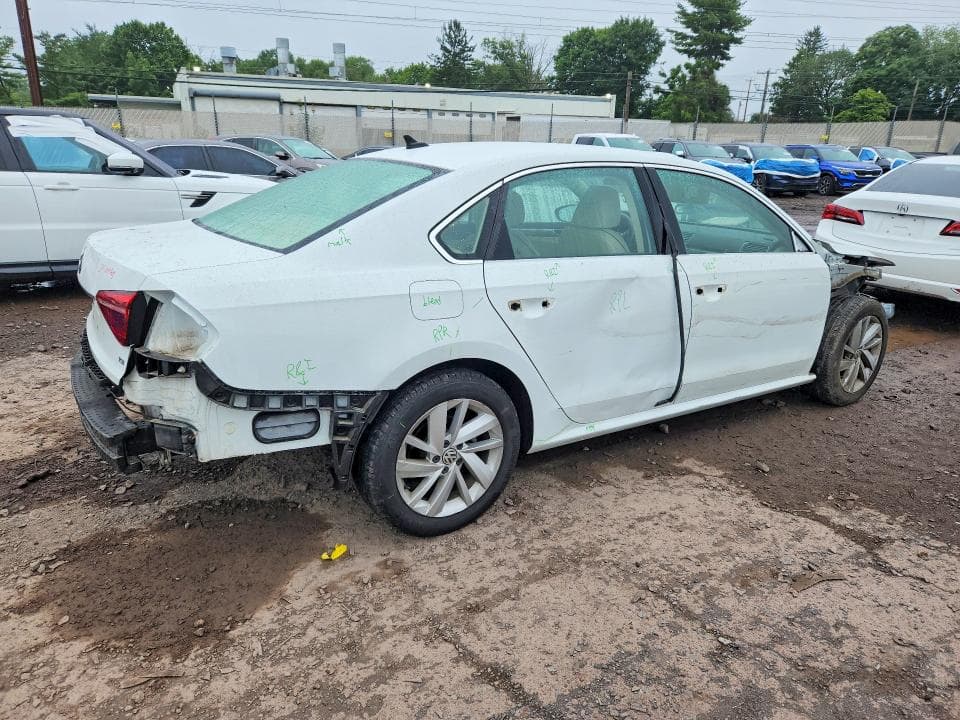 2018 VOLKSWAGEN PASSAT SE 3