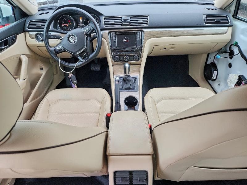 2018 VOLKSWAGEN PASSAT SE 8
